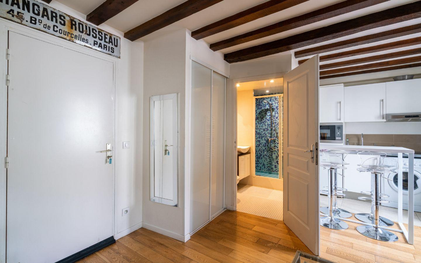 
                                                Location
                                                 Beau et grand studio 38m²