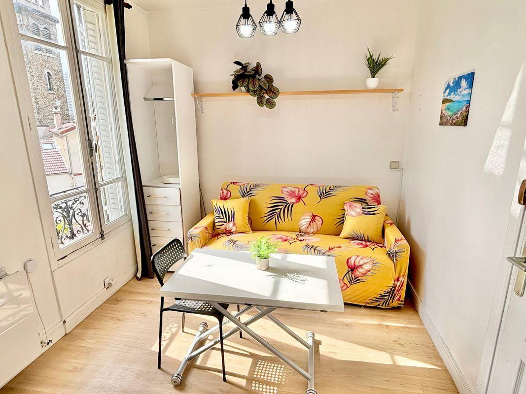
                                                Location
                                                 Beau et lumineux F2 refait à neuf calme