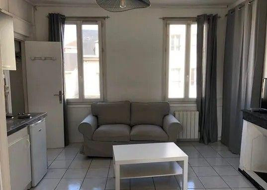 
                                                Location
                                                 Beau F1 28m² meublé lumineux et en excellent état