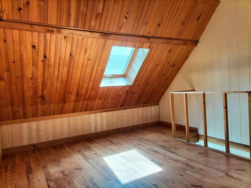 
                                                Location
                                                 Beau F1 30m² + Mezzanine avec jardinet