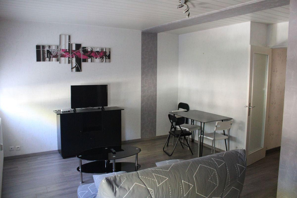 
                                                Location
                                                 Beau F1 meublé 40m²