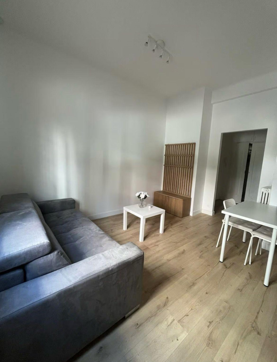 
                                                Location
                                                 Beau F1 meublé refait à neuf Carré d’Or