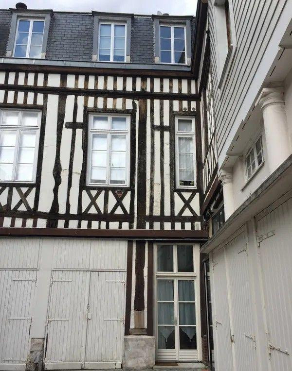 
                                                Location
                                                 Beau F1BIS meublé Rue Saint Patrice avec parking