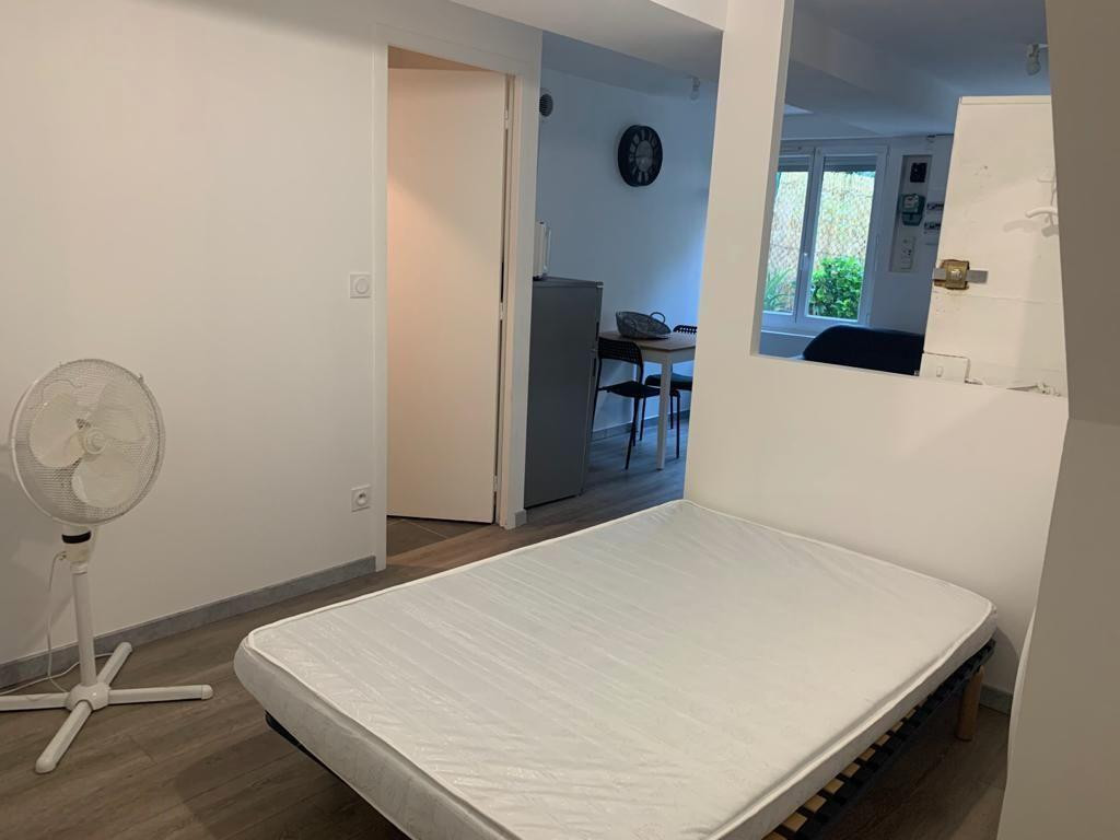
                                                Location
                                                 Beau F2 28m² avec petite terrasse proche fac