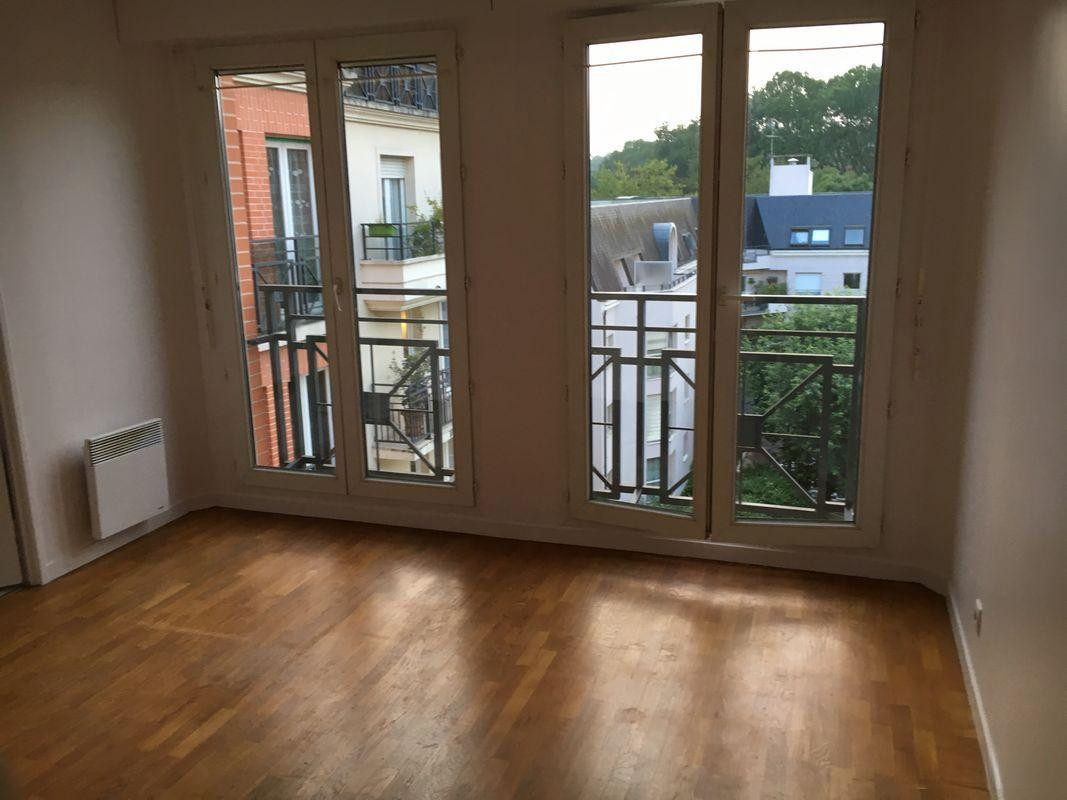
                                                Location
                                                 Beau F2 31m² cave+parking Saint-Maurice