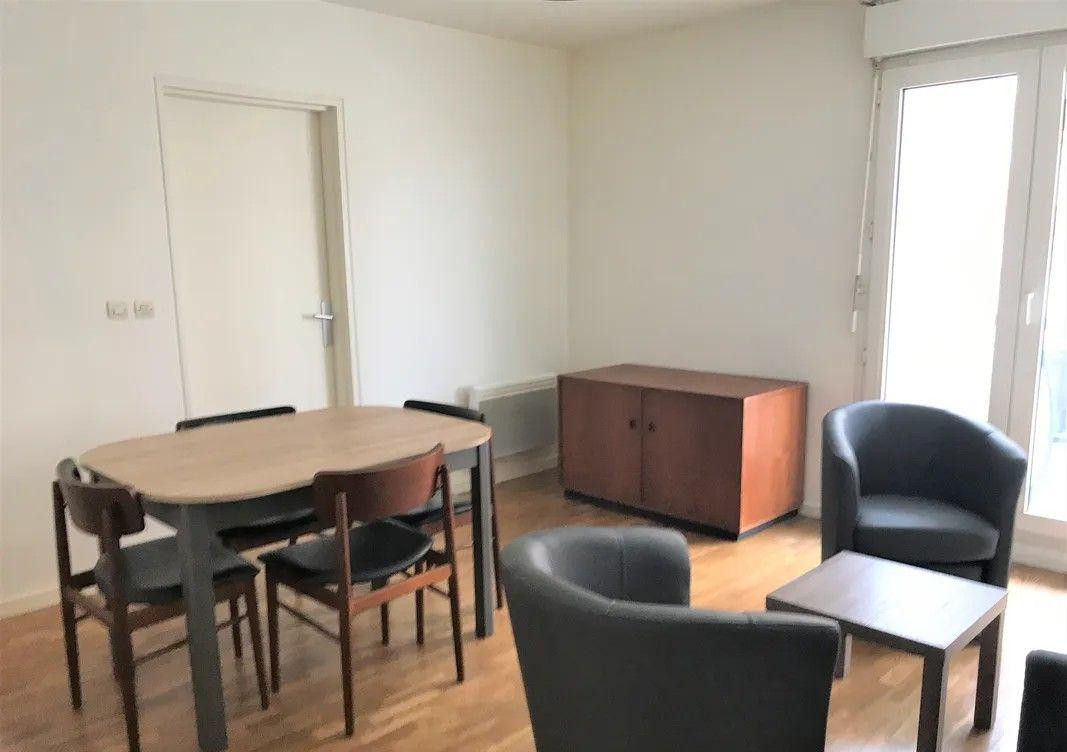 
                                                Location
                                                 Beau F2 40m² meublé avec grand balcon