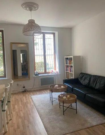
                                                Location
                                                 Beau F2 43m² dans une rue calme