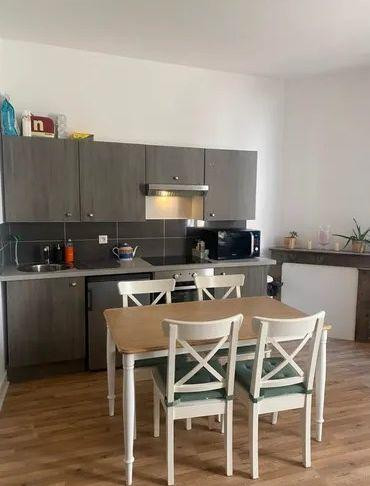 
                                                Location
                                                 Beau F2 43m² dans une rue calme