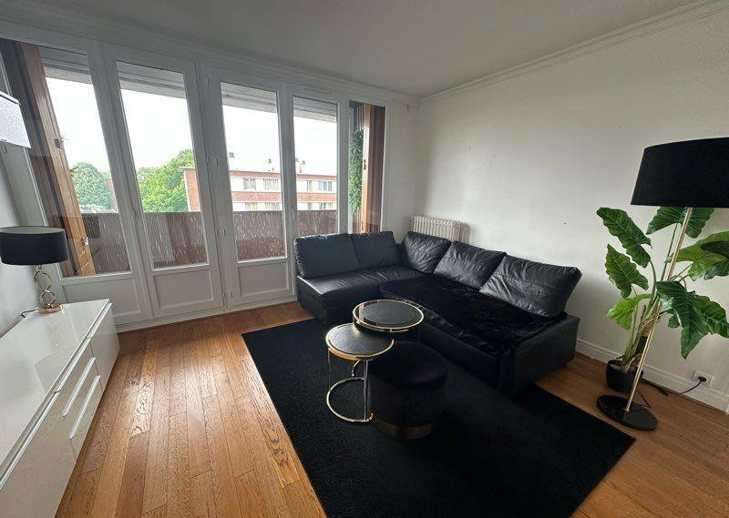 
                                                Location
                                                 Beau  F2 48m² en excellent état