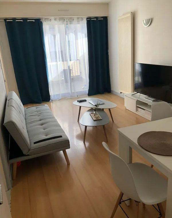 
                                                Location
                                                 Beau F2 50m² calme et clair avec terrasse 28m²