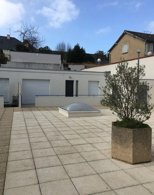 
                                                Location
                                                 Beau F2 50m² calme et clair avec terrasse 28m²
