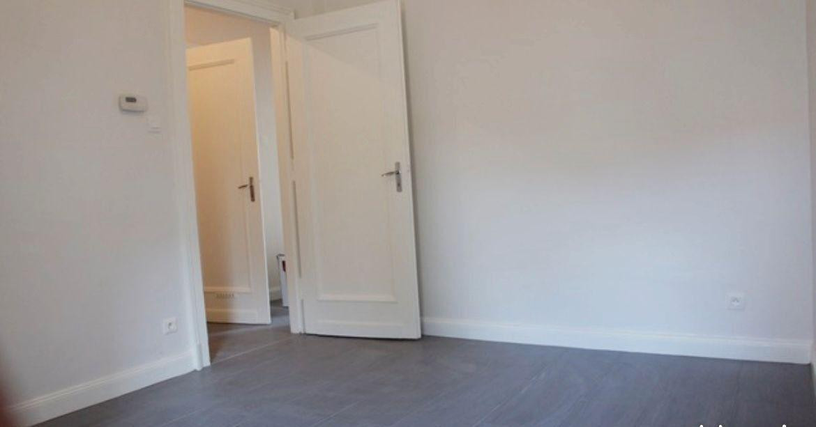 
                                                Location
                                                 Beau F2 50m² en très bon état