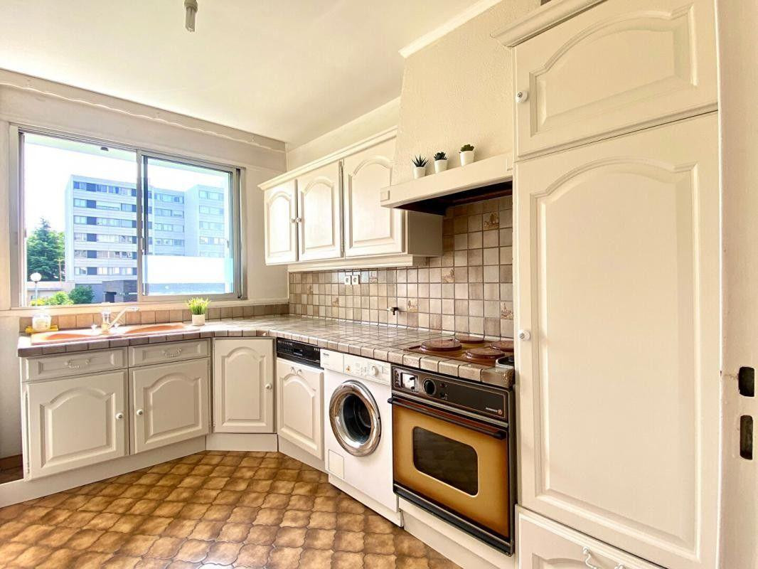 
                                                Location
                                                 Beau F2 51m² avec parking et cave