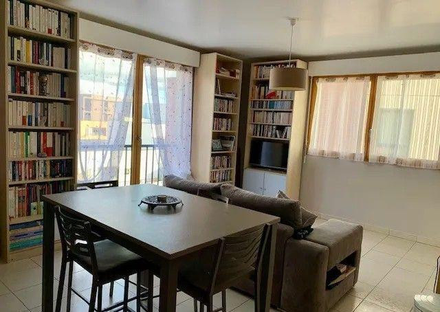 
                                                Location
                                                 Beau F2 au Havre quartier des docks