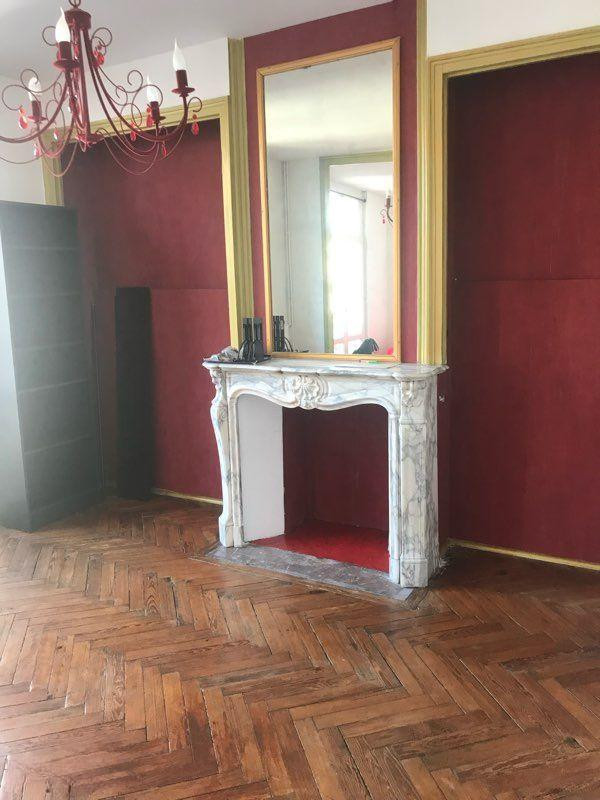 
                                                Location
                                                 Beau F2 centre-ville avec beaucoup de cachet