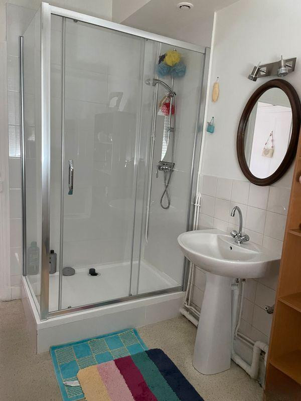 
                                                Location
                                                 Beau F2 chaleureux bien situé