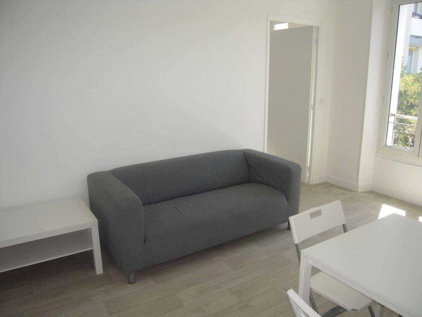 
                                                Location
                                                 Beau F2 MEUBLÉ 32m² PROCHE METRO