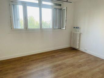
                                                Location
                                                 Beau F2 meublé 40 m²