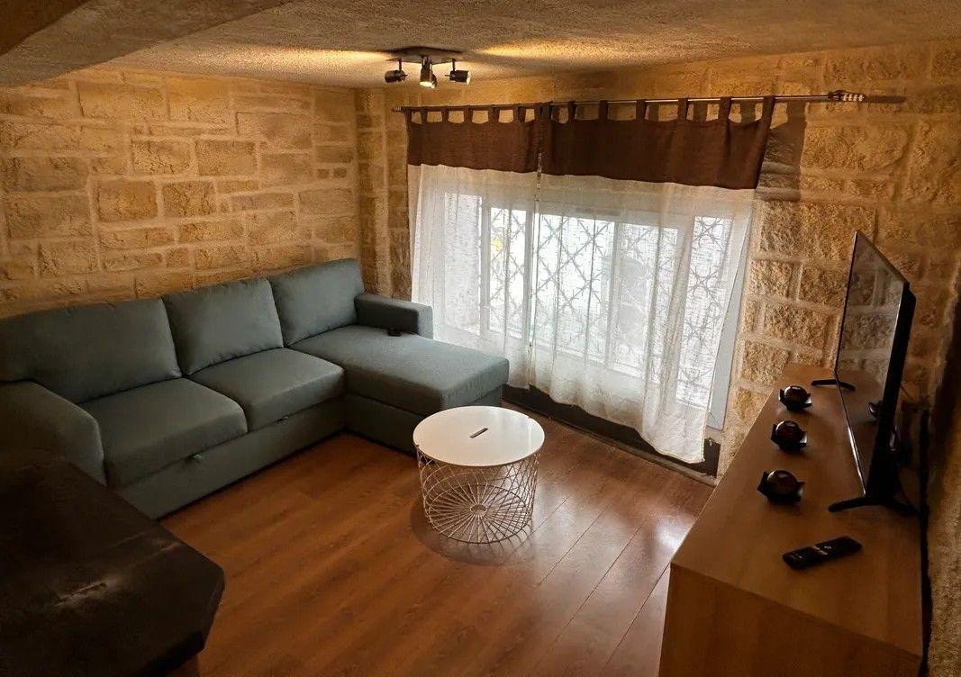 
                                                Location
                                                 Beau F2 meublé 40m² excellent état au centre-ville
