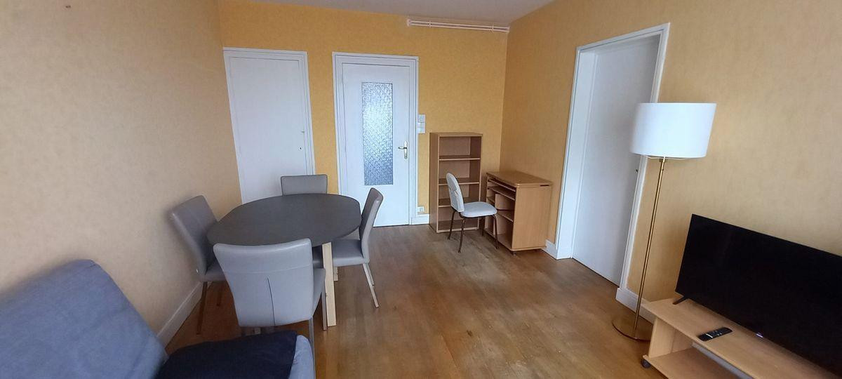 
                                                Location
                                                 Beau F2 meublé 48m² avec balcon et cave