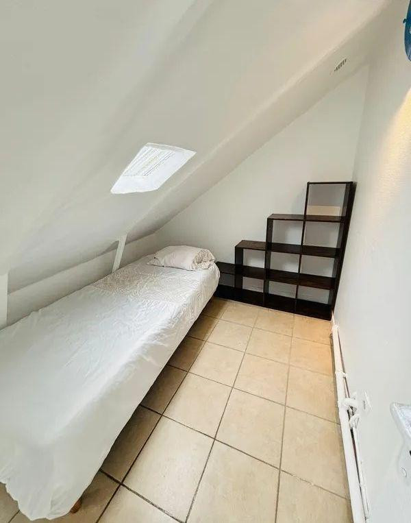 
                                                Location
                                                 Beau F2 meublé et refait à neuf 27m²