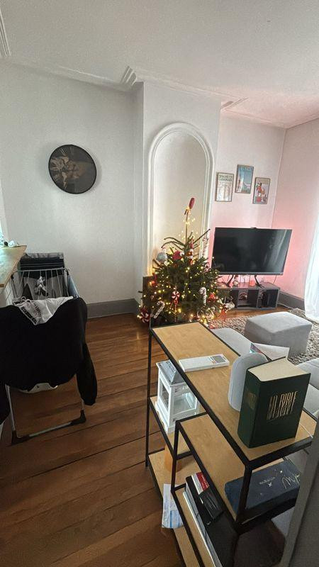 
                                                Location
                                                 Beau F2 proche cathédrale 43m²