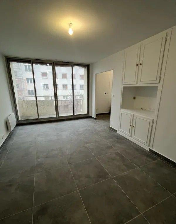 
                                                Location
                                                 Beau F3 50m² entièrement rénové avec balcon