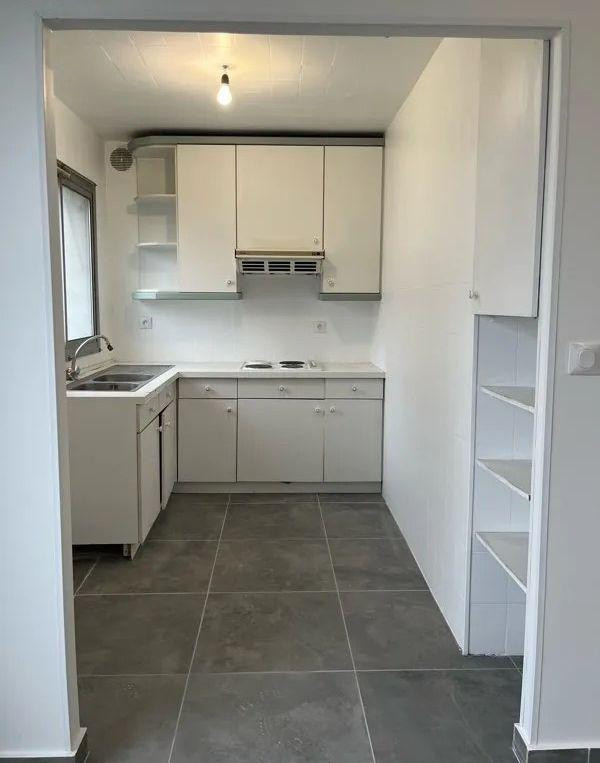
                                                Location
                                                 Beau F3 50m² entièrement rénové avec balcon