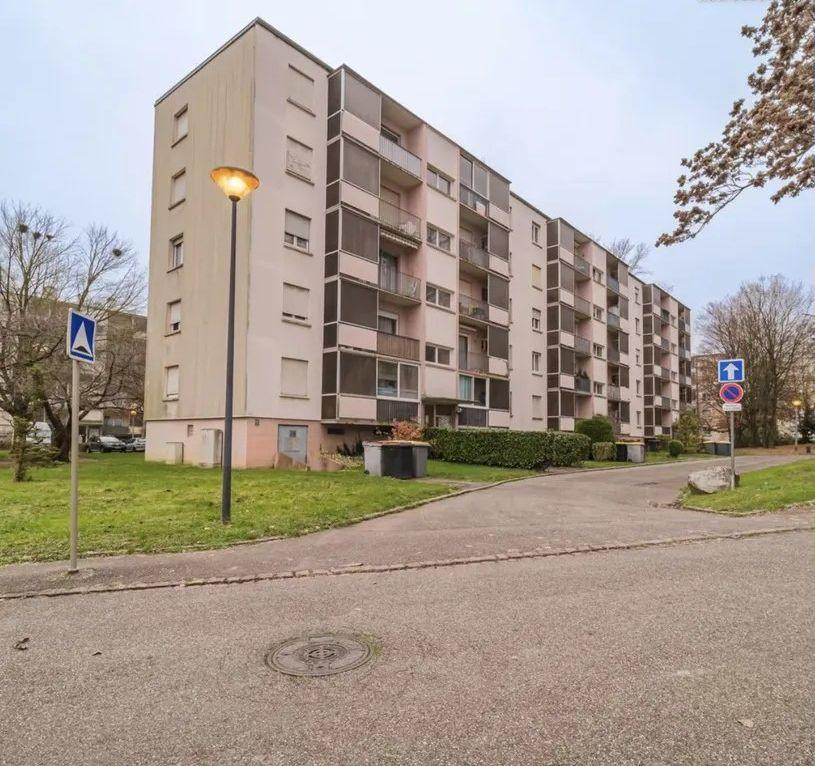 
                                                Location
                                                 Beau F3 58 m² idéalement situé et lumineux