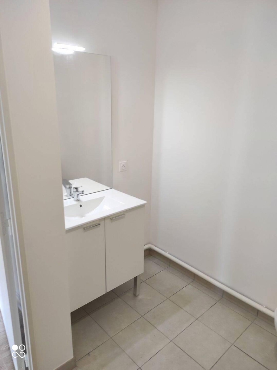 
                                                Location
                                                 Beau F3 60m² lumineux ac balcon & place de parking