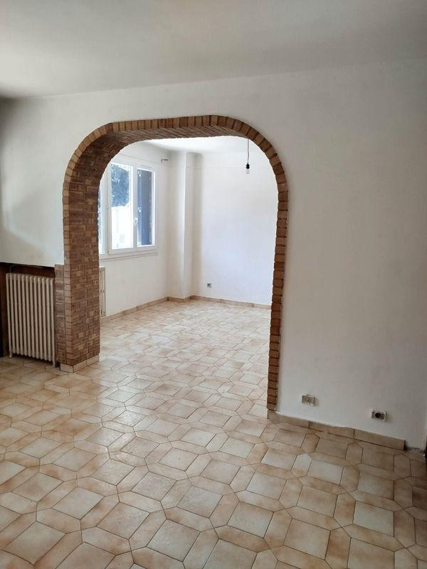 
                                                Location
                                                 Beau F3/F4 70m² pas loin de la gare
