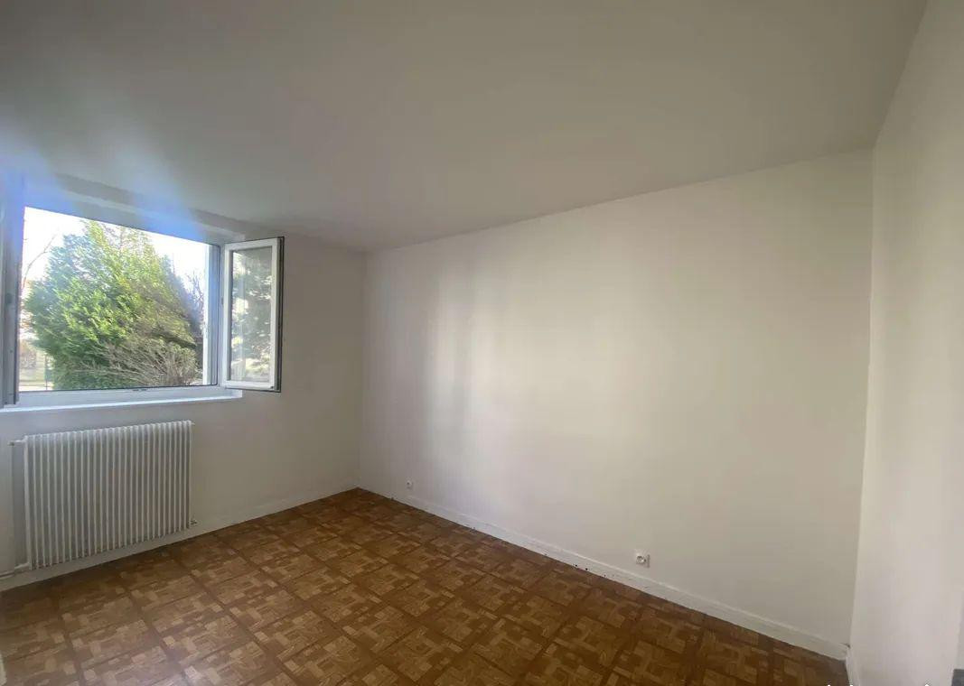 
                                                Location
                                                 Beau F3 Rénové 60m² proche Paris