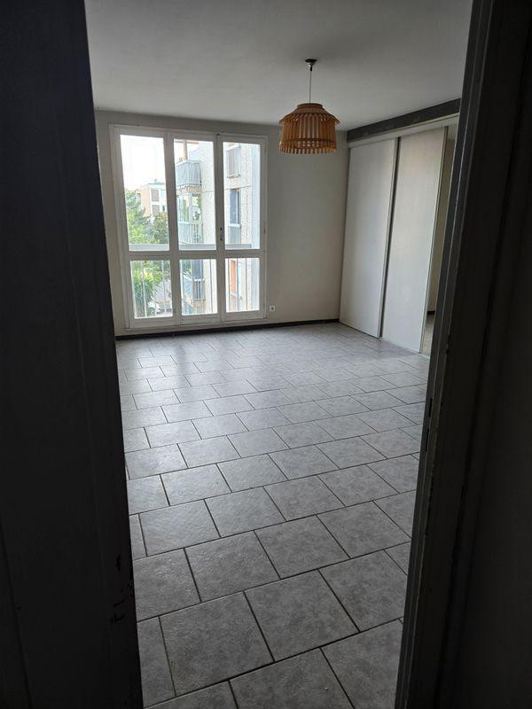 
                                                Location
                                                 Beau F4 82m2 avec loggia
