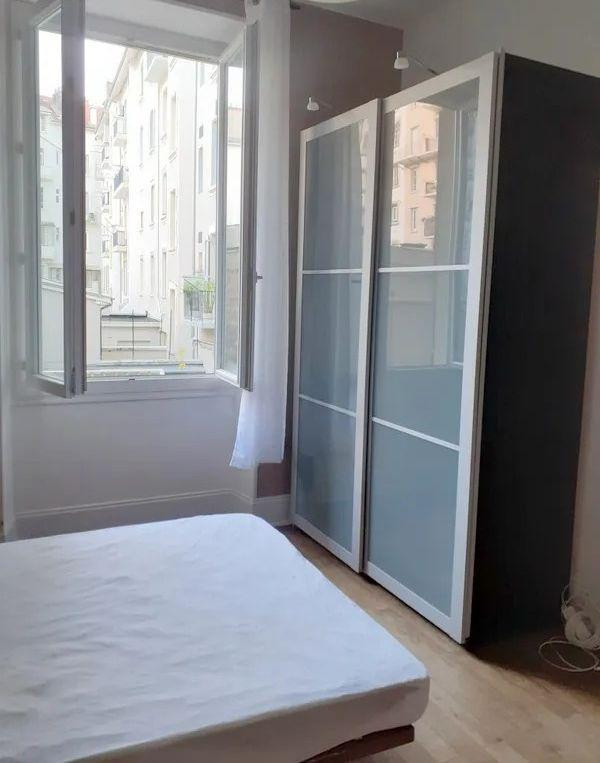 
                                                Location
                                                 Beau F4 meublé 80m² hyper centre de Grenoble