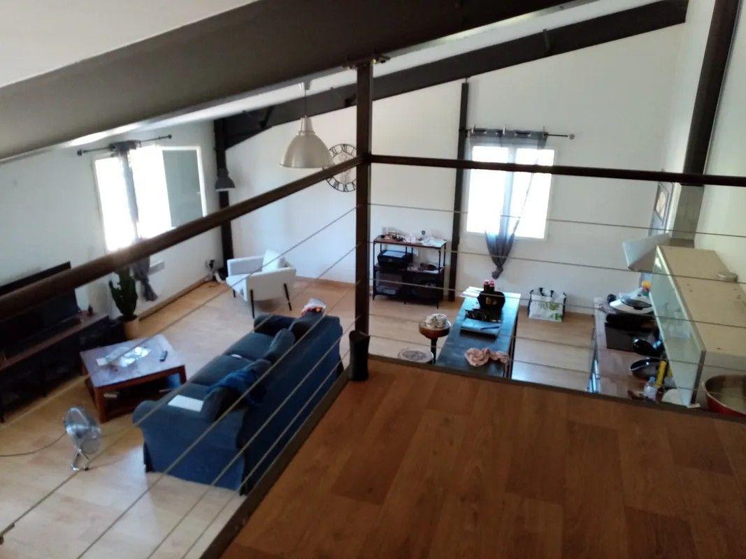 
                                                Location
                                                 Beau loft à louer 90m²