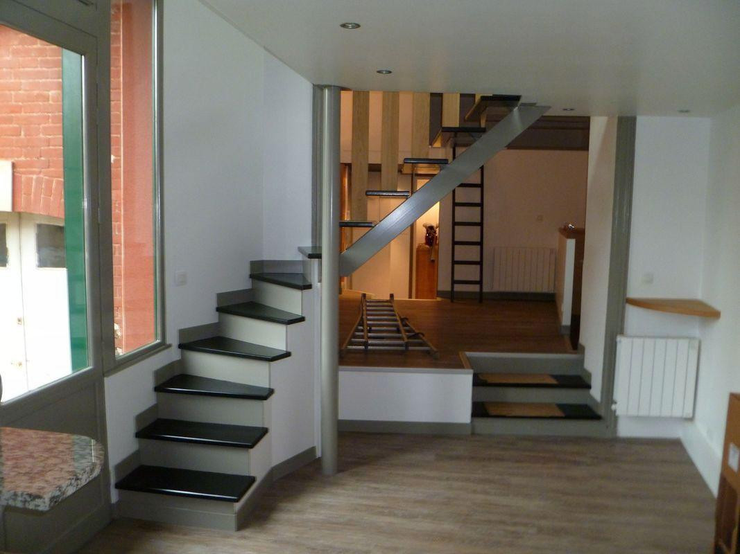 
                                                Location
                                                 Beau LOFT atypique 56m² quartier place de Bretagne