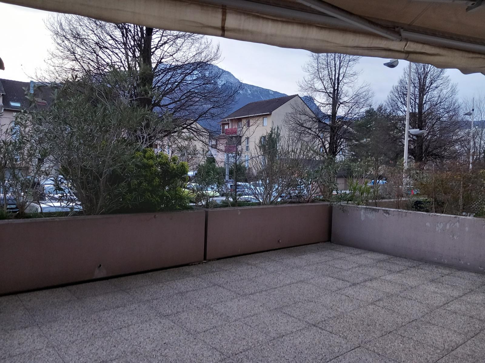 
                                                Location
                                                 Beau logement très bon état