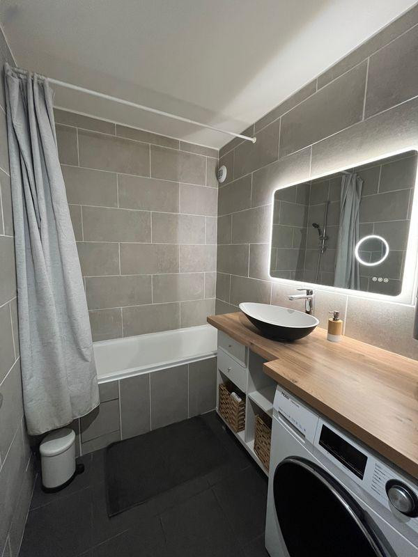 
                                                Location
                                                 Beau meublé 3P - 68m²