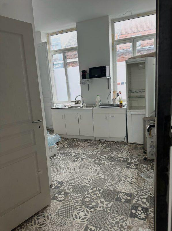
                                                Location
                                                 Beau meublé F2 60m² refait à neuf