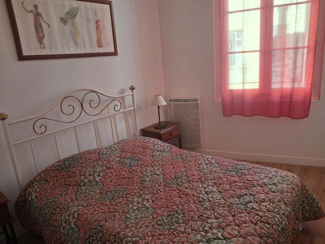 
                                                Location
                                                 Beau meublé T2 36m² étudiant ou à l'année