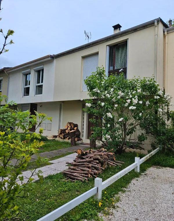 
                                                Location
                                                 Beau pavillon 98m² dans parc boisé