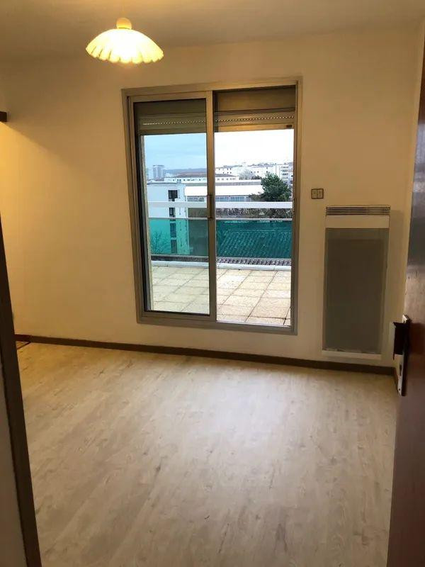
                                                Location
                                                 Beau studio 15m² avec terrasse proche Victoire