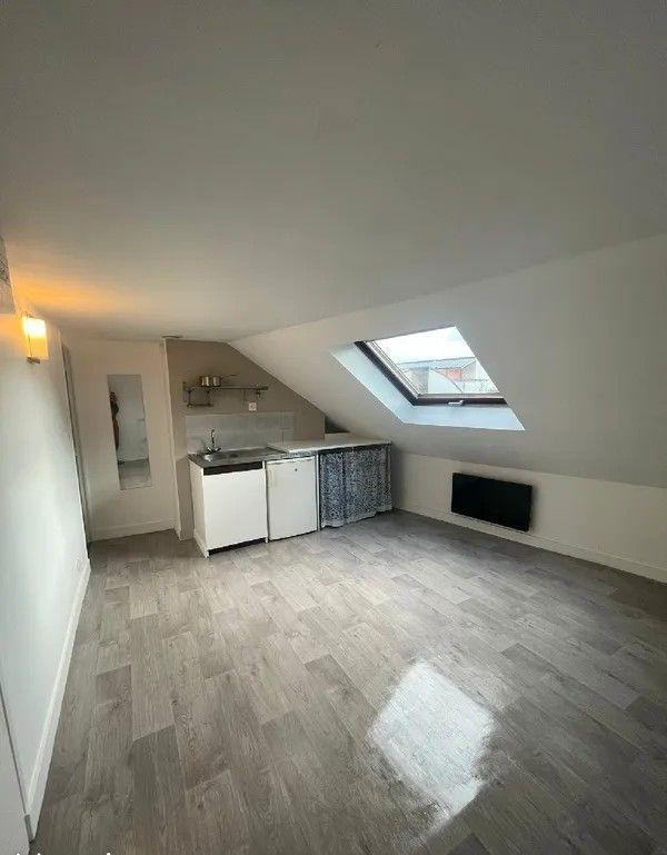 
                                                Location
                                                 Beau studio 15m² refait à neuf