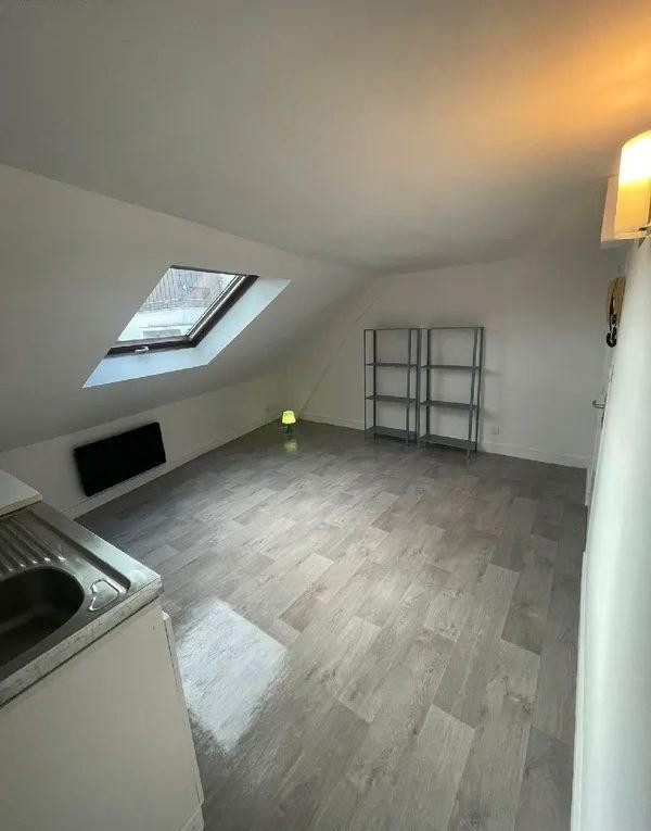 
                                                Location
                                                 Beau studio 15m² refait à neuf