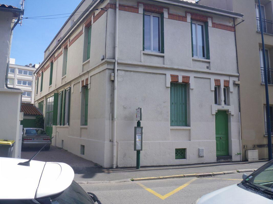 
                                                Location
                                                 Beau studio 17m² en parfait état