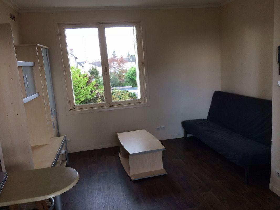 
                                                Location
                                                 Beau studio 17m² lumineux propre Sud Prébendes