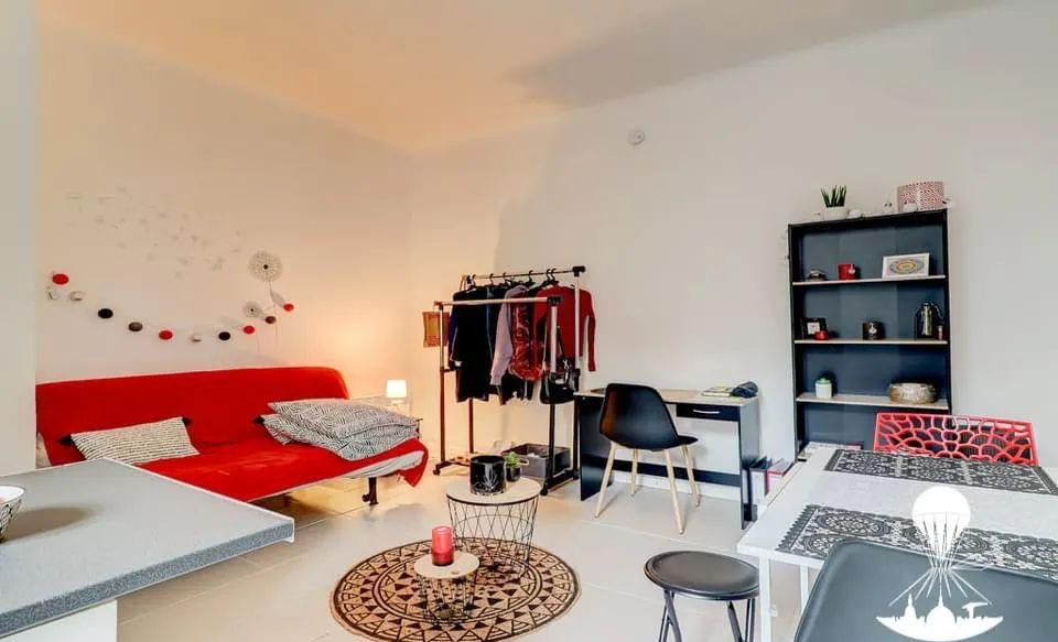 
                                                Location
                                                 Beau studio 17m² lumineux Quartier Madeleine