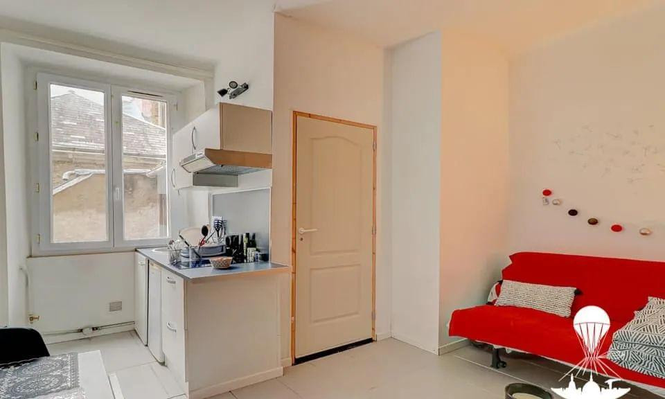 
                                                Location
                                                 Beau studio 17m² lumineux Quartier Madeleine