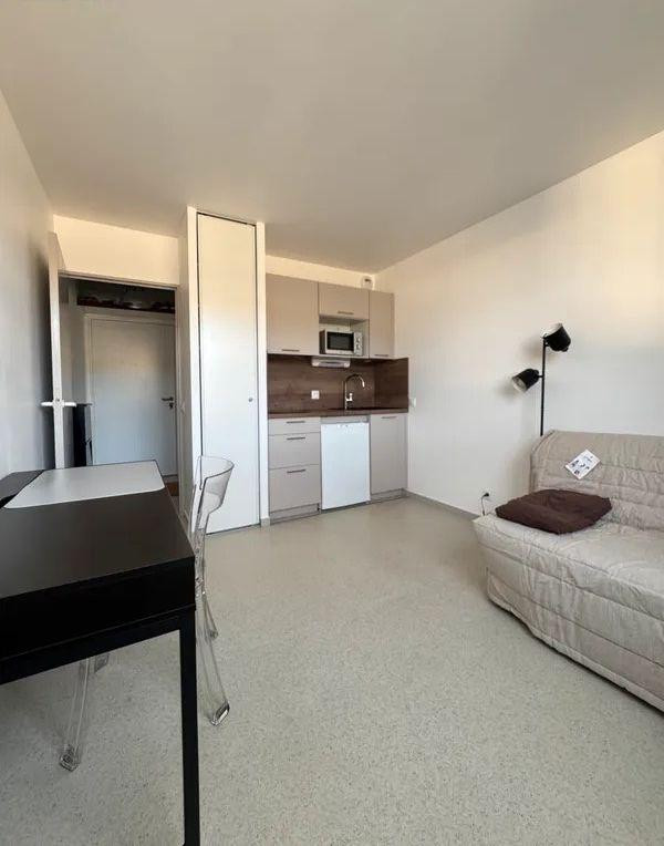 
                                                Location
                                                 Beau studio 17m² meublé