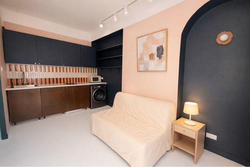 
                                                Location
                                                 Beau studio 17m² meublé de charme Croix-Rousse